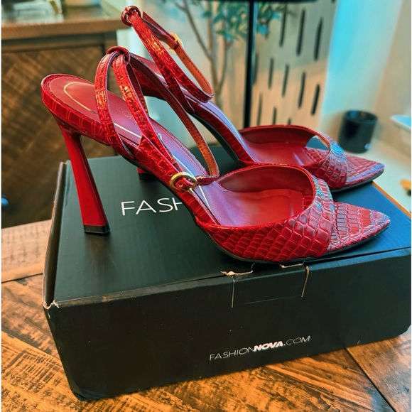Seraphine Stiletto Heels from Fashion Nova - Burgundy 👠 - Picture 6 of 10